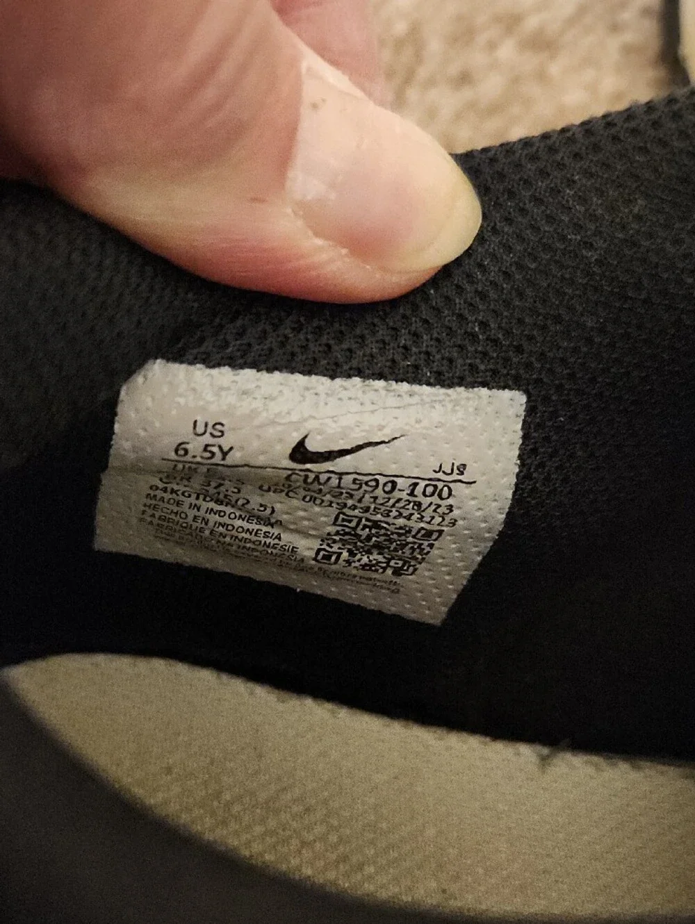 Nike Youth Black and White Low-Top Sneakers, 6.5Y